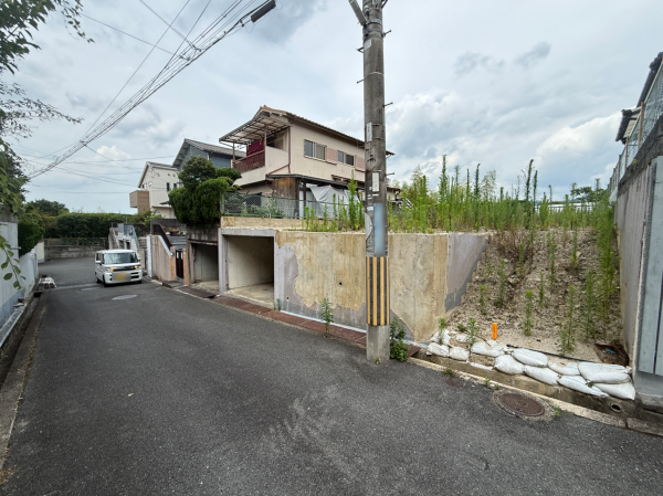 交野市星田、土地の前面道路を含む現地写真画像です