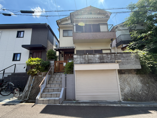 交野市妙見坂、中古一戸建ての外観画像です