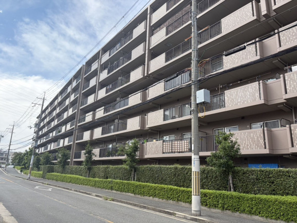 交野市郡津、中古マンションの外観画像です