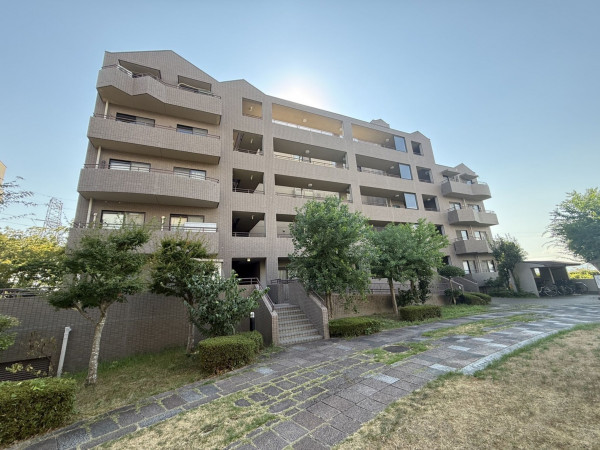 交野市星田西、中古マンションの外観画像です