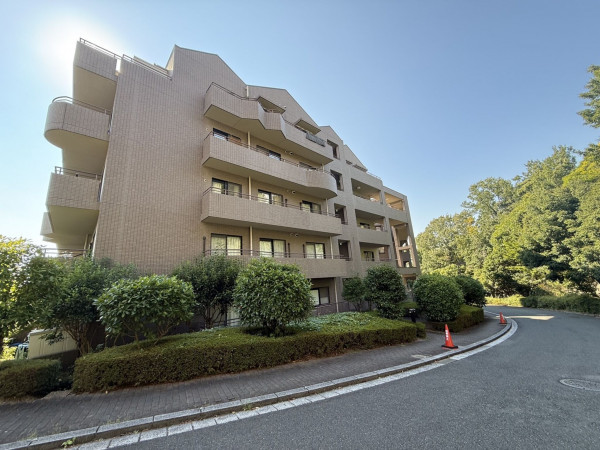 交野市星田西、中古マンションの外観画像です