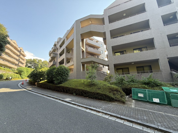 交野市星田西、中古マンションの外観画像です