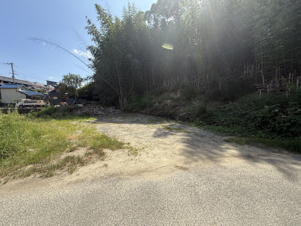 交野市私市、土地の前面道路を含む現地写真画像です