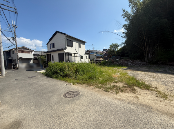 交野市私市、土地の前面道路を含む現地写真画像です