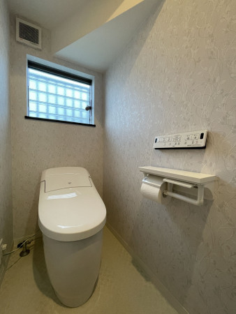 京田辺市薪、中古一戸建てのトイレ画像です