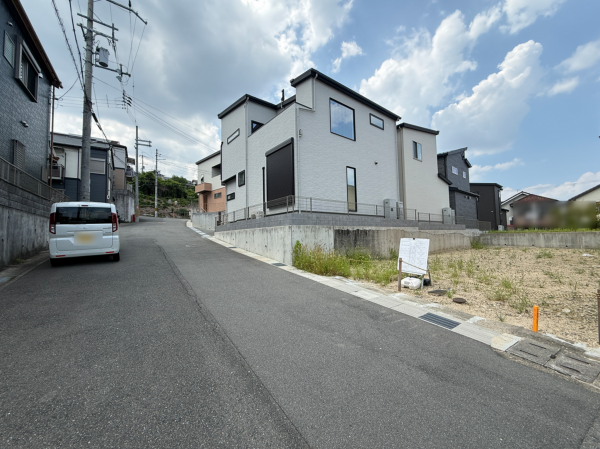 京田辺市薪、土地の前面道路を含む現地写真画像です