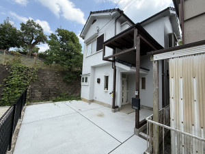 枚方市尊延寺、中古一戸建ての外観画像です
