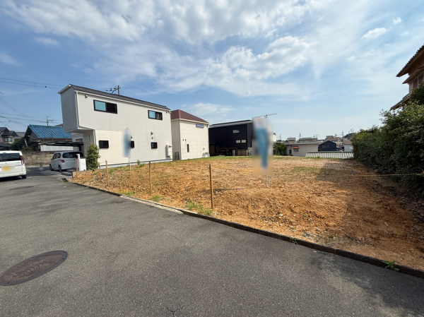 枚方市長尾元町、土地の前面道路を含む現地写真画像です