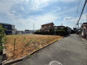 枚方市長尾元町、土地の前面道路を含む現地写真画像です