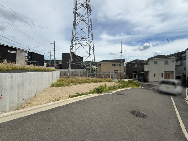 交野市倉治、土地の前面道路を含む現地写真画像です
