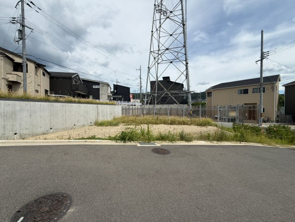 交野市倉治、土地の前面道路を含む現地写真画像です