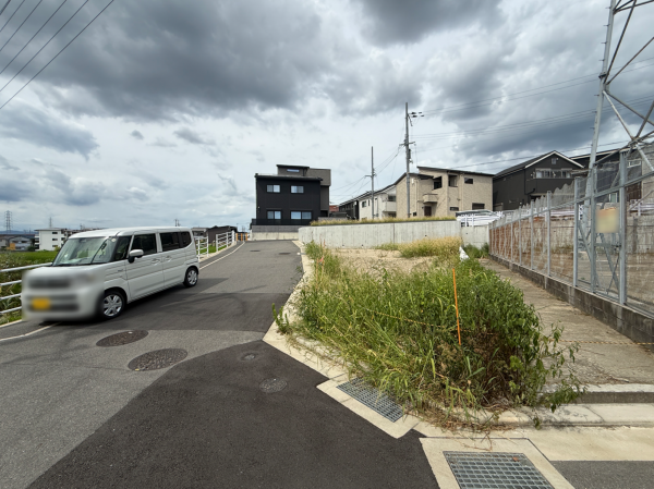交野市倉治、土地の前面道路を含む現地写真画像です