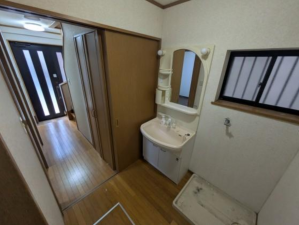 交野市倉治、中古一戸建ての洗面画像です