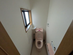 交野市倉治、中古一戸建てのトイレ画像です