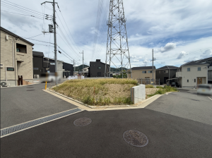 交野市倉治、土地の前面道路を含む現地写真画像です