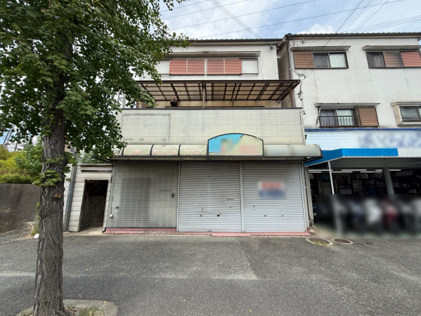 交野市私部、土地の前面道路を含む現地写真画像です