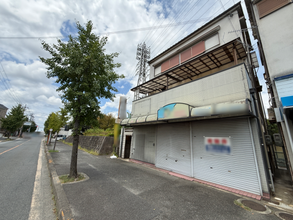 交野市私部、土地の前面道路を含む現地写真画像です