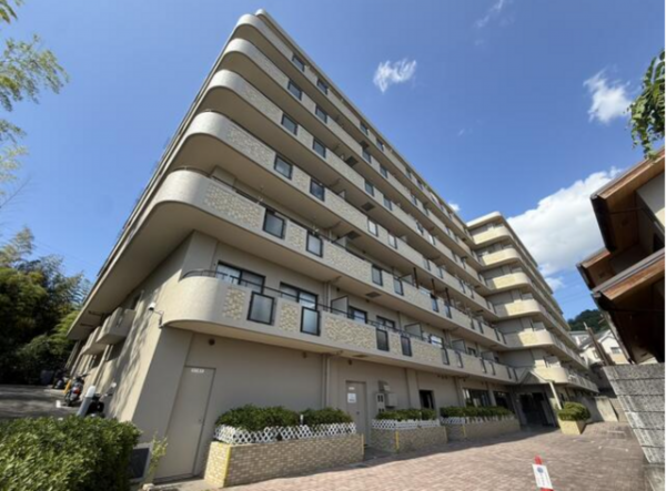 交野市東倉治、中古マンションの外観画像です