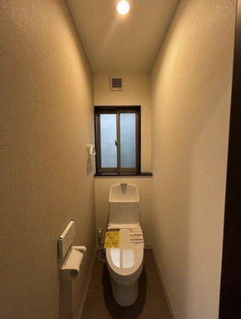 交野市梅が枝、中古一戸建てのトイレ画像です