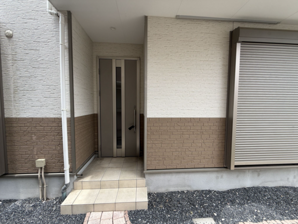 枚方市長尾台、中古一戸建ての玄関画像です