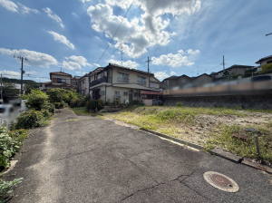 交野市妙見坂、土地の前面道路を含む現地写真画像です
