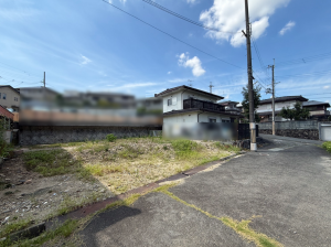 交野市妙見坂、土地の前面道路を含む現地写真画像です