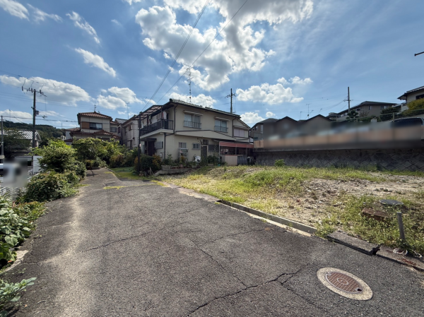 交野市妙見坂、土地の前面道路を含む現地写真画像です