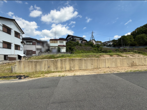 交野市妙見坂、土地の前面道路を含む現地写真画像です