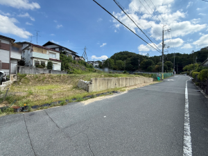 交野市妙見坂、土地の前面道路を含む現地写真画像です