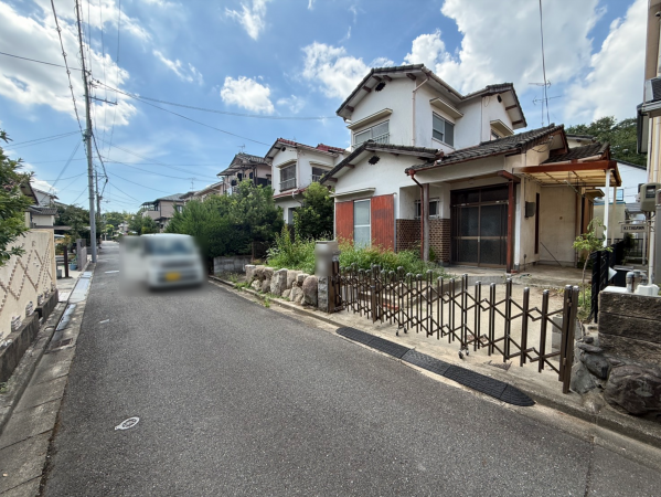 枚方市氷室台、土地の前面道路を含む現地写真画像です