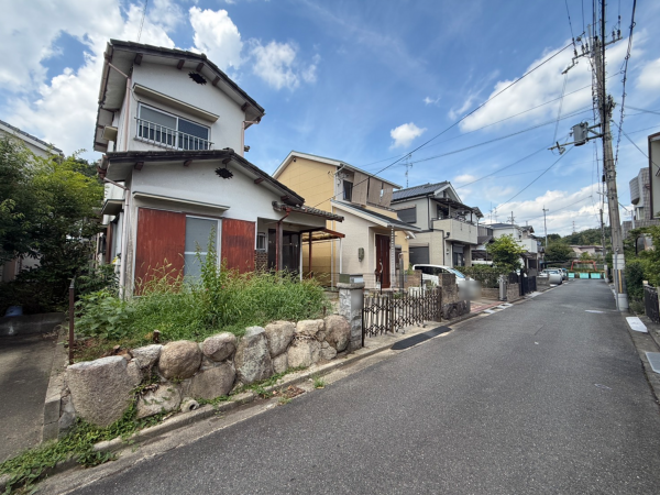 枚方市氷室台、土地の前面道路を含む現地写真画像です