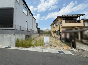 京田辺市薪、新築一戸建ての前面道路を含む現地写真画像です