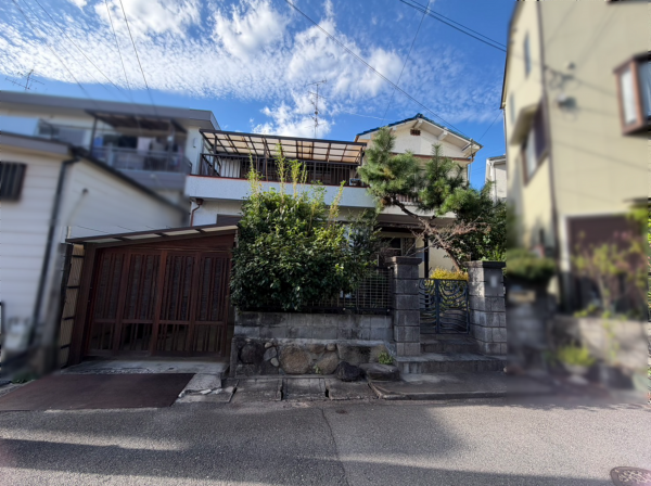 交野市郡津、土地の前面道路を含む現地写真画像です