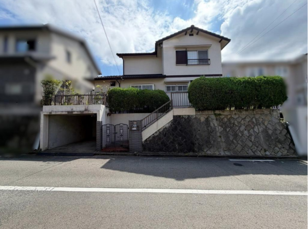 交野市南星台、中古一戸建ての外観画像です