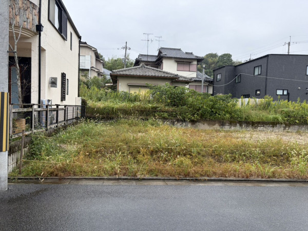 京田辺市薪、土地の前面道路を含む現地写真画像です
