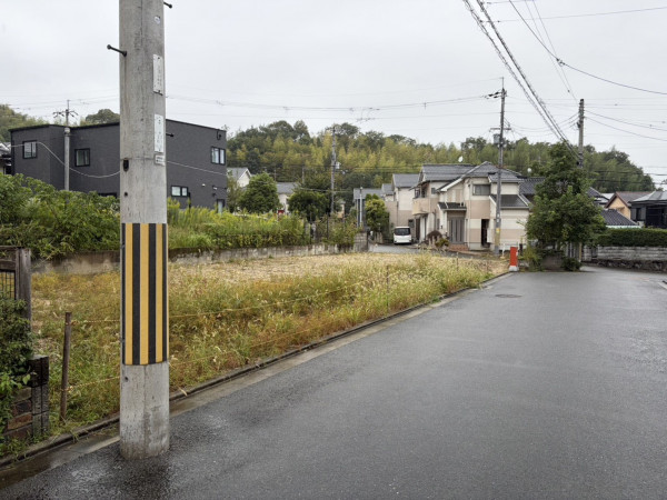 京田辺市薪、土地の前面道路を含む現地写真画像です