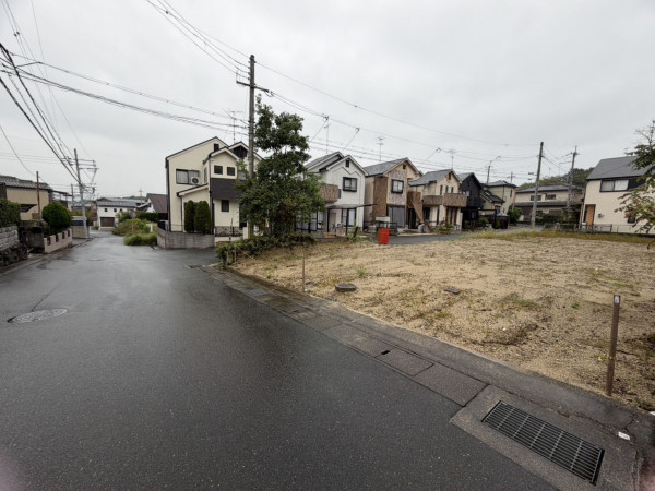 京田辺市薪、土地の前面道路を含む現地写真画像です