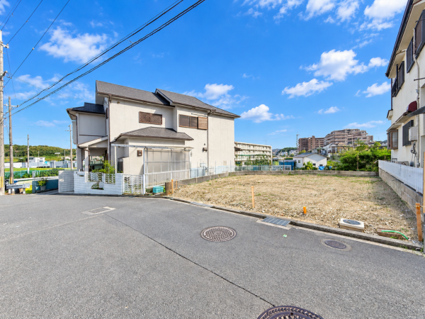 枚方市長尾元町、土地の前面道路を含む現地写真画像です