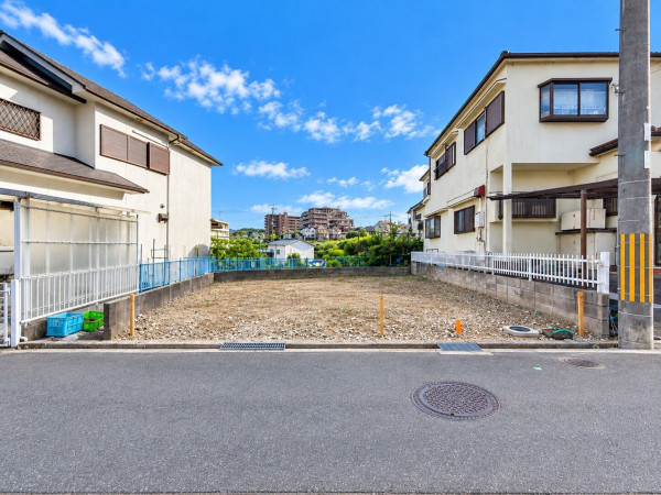 枚方市長尾元町、土地の前面道路を含む現地写真画像です