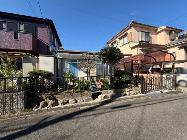 枚方市氷室台、土地の前面道路を含む現地写真画像です