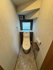 京田辺市薪、中古一戸建てのトイレ画像です