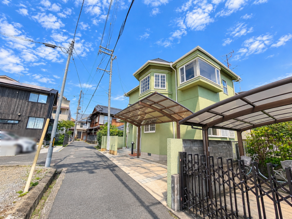 交野市私部、中古一戸建ての外観画像です