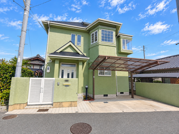 交野市私部、中古一戸建ての外観画像です
