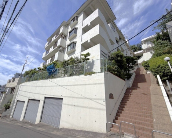 福岡市中央区輝国、中古マンションの外観画像です