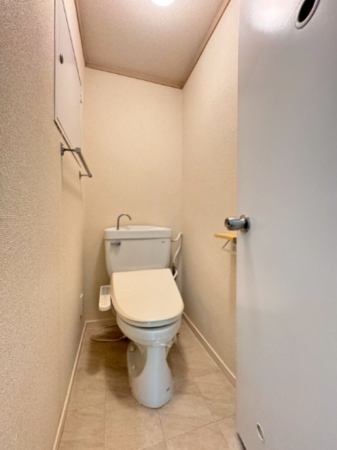 福岡市中央区平和、中古マンションのトイレ画像です