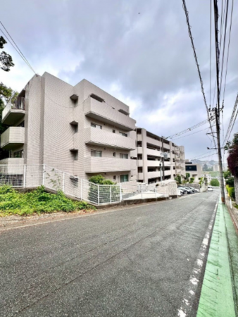 福岡市中央区小笹、中古マンションの外観画像です