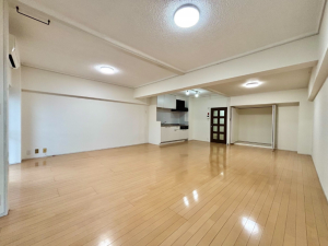 福岡市中央区大手門、中古マンションの居間画像です