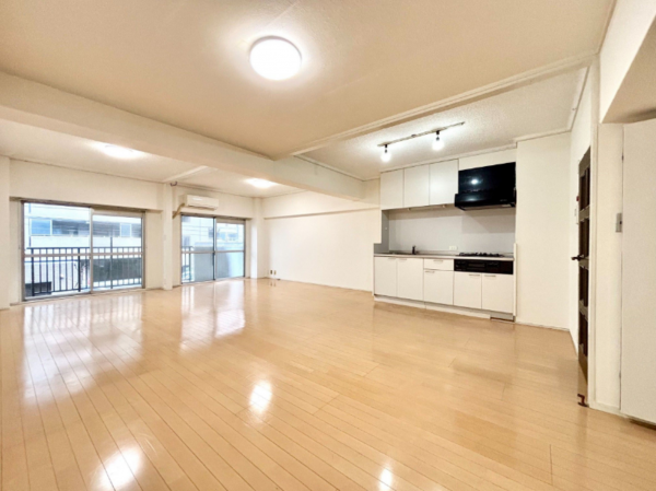 福岡市中央区大手門、中古マンションの居間画像です