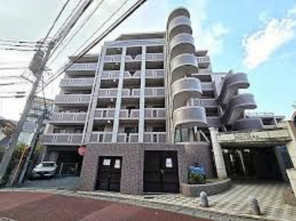 福岡市中央区笹丘、中古マンションの外観画像です