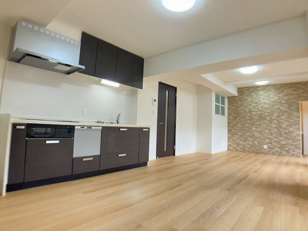 福岡市中央区赤坂、中古マンションのキッチン画像です